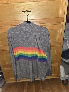LuLaRoe Gray Speckled Top with Subtle Rainbow Detail